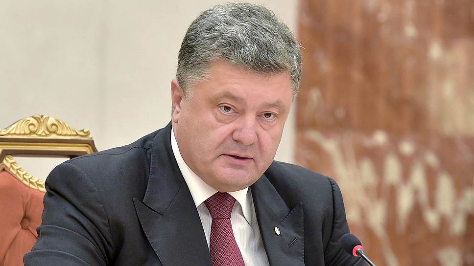 Президент Петр Порошенко жестко обратился к политикам, которые намерены "разбрасываться" украинскими землями