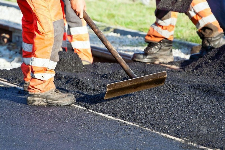 Пока чиновники РФ получают огромные премии, дорожники бастуют из-за задолженностей по зарплате, – СВР