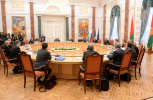 В Минске «в конструктивной обстановке» завершилось заседание Контактной группы