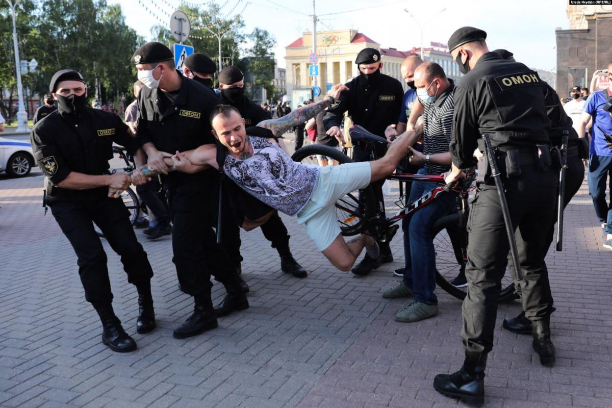 В Беларуси силовики уходят из правоохранительных органов на фоне протестов