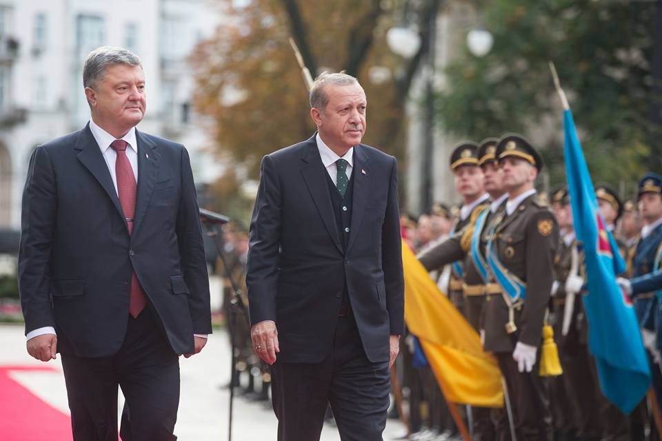 ​Переговоры с глазу на глаз длились 3 часа вместо запланированных 45 минут: у Порошенко рассказали о потрясающих результатах встречи с Эрдоганом