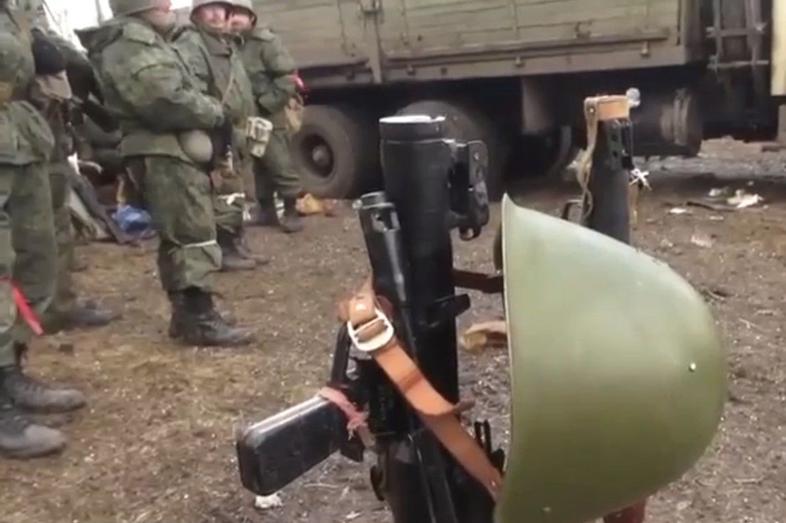 ​Нищая армия Путина едет захватывать Украину: Сеть насмешили кадры с солдатами РФ