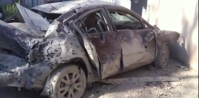 Калининский район Донецка после обстрела: поваленные деревья, сгоревшие машины, и разбитые дома