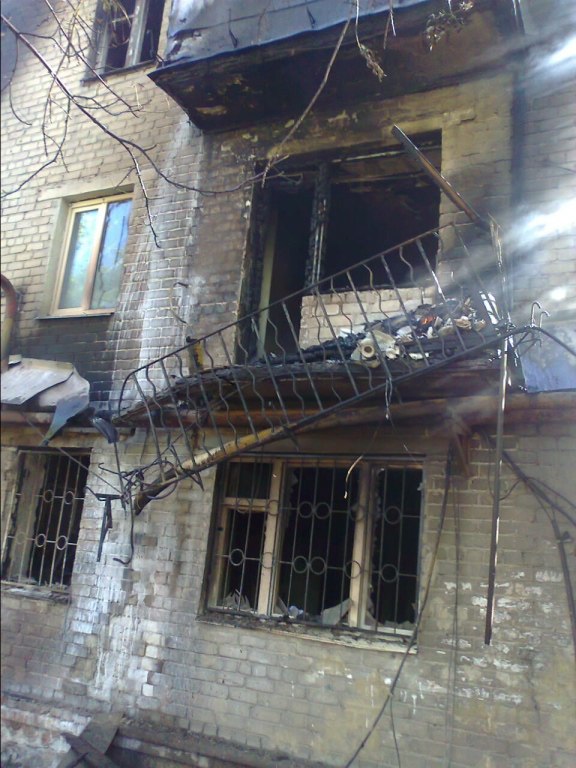Обстановка в Донецке: взрывы и залпы в двух районах, поврежден газопровод