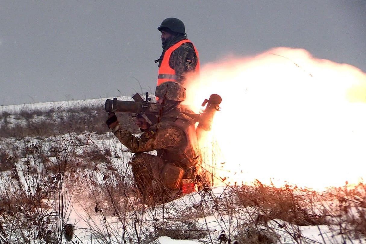 ​Били из РПВ-16: обнародованы кадры боевых стрельб огнеметчиков ВСУ на Донбассе