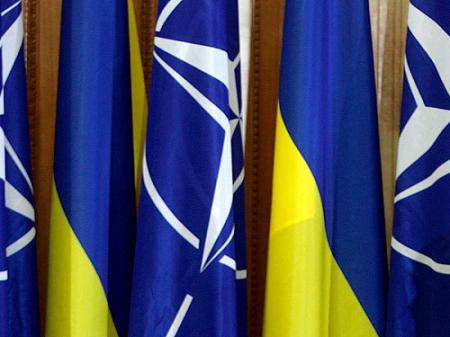 НАТО должен усиливать поддержку Украины - президент Болгарии 