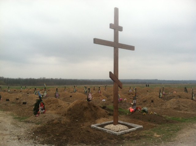 На кладбище под Запорожьем установили памятный крест героям АТО