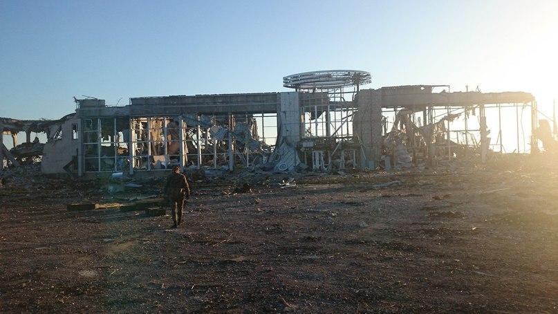 Как выглядит аэропорт Луганска спустя два месяца после окончания на его территории боевых действий