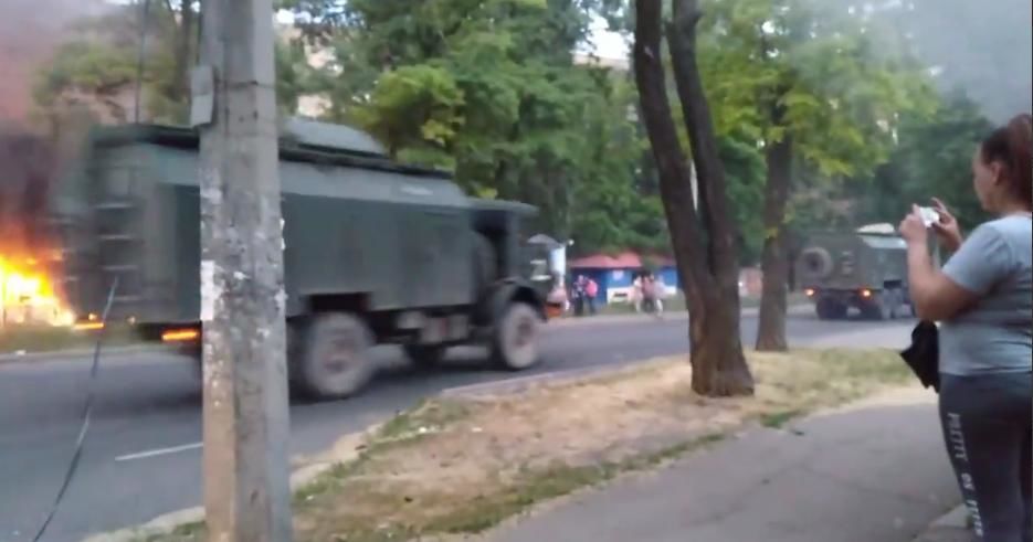 Бегство российской военной техники из-под обстрелов в Донецке попало на видео