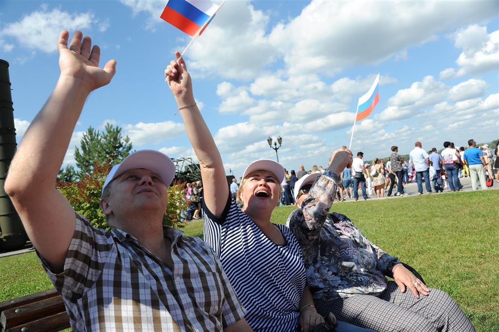 ​51% россиян не в курсе, какой великий праздник они ежегодно отмечают 12 июня