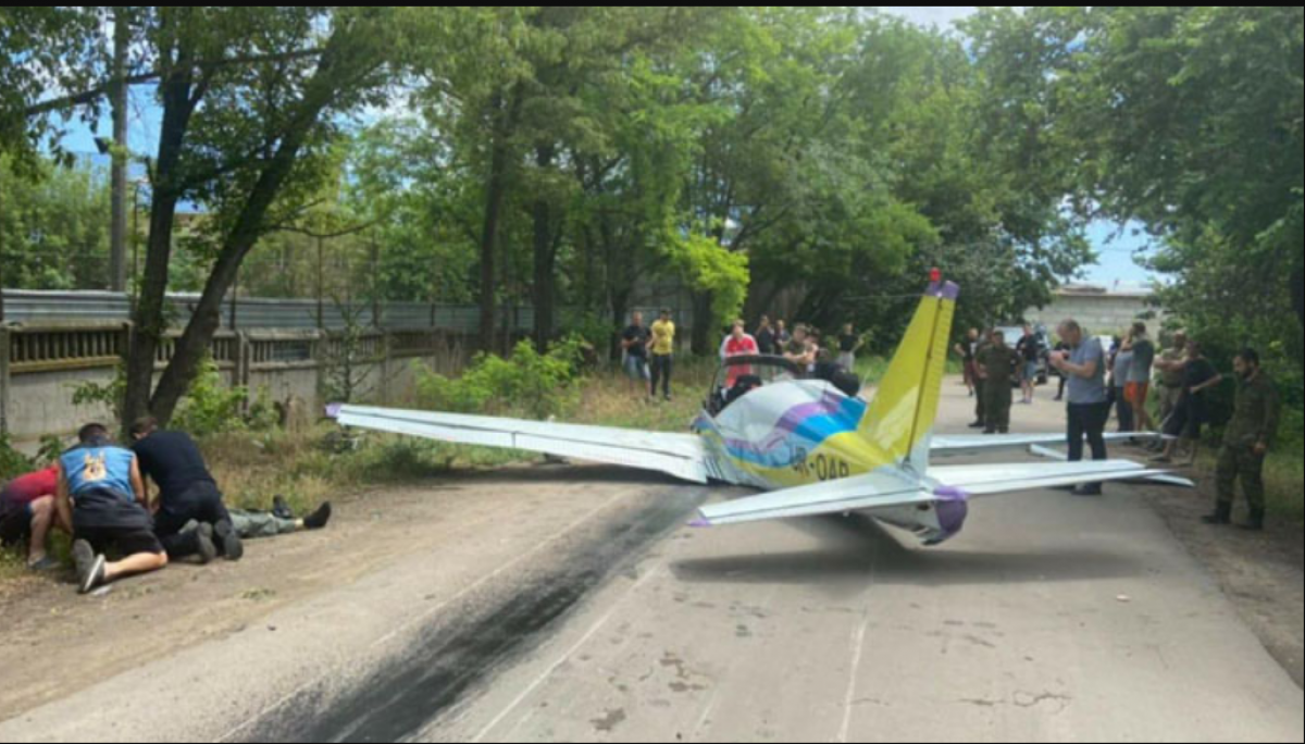 Рухнувший самолет в Одессе: в полиции рассказали о погибших