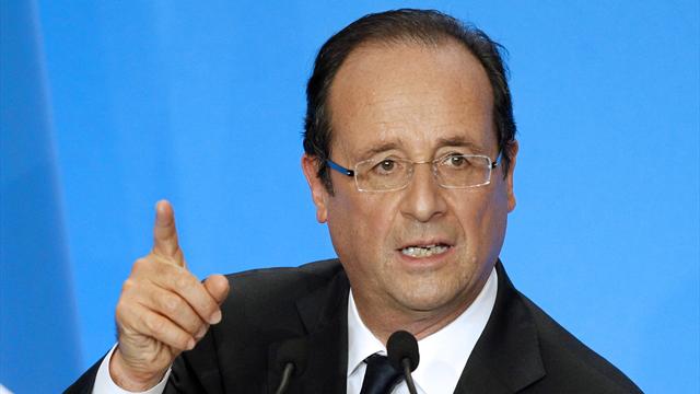 ​Олланд сообщил о чрезвычайном положении в экономике Франции