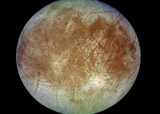 Специалисты NASA опубликовали изображение спутника Юпитера Европы в цвете