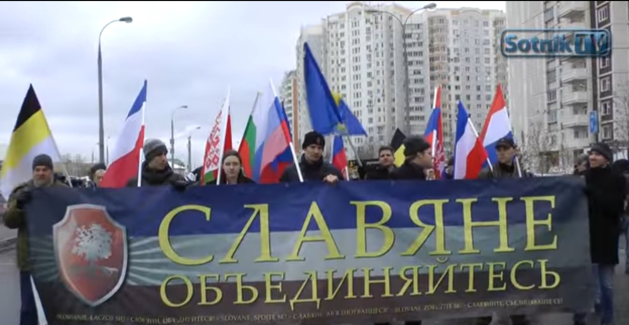 "Путин и Медведев, убирайтесь вон!": опубликованы кадры, как в России на "Русском марше" активисты требовали отправить власть в отставку и прекратить агрессию против Украины