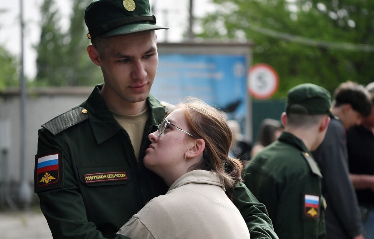 Российские чиновники и силовики бросились вывозить свои семьи из аннексированного Крыма