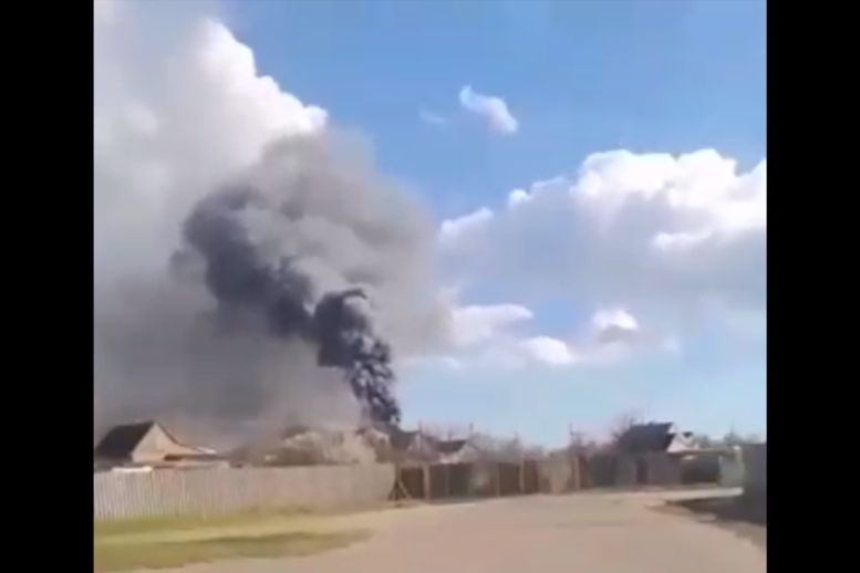 ​"Склады втащили", - ВСУ поразили базу ВС РФ на Херсонщине, над местом прилета черный дым