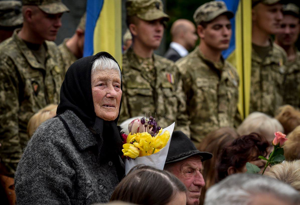 "За каждого похороненного украинского солдата. За каждого лишенного крова украинца. За каждую пядь украинской земли, на которую вы принесли горе и смерть. Вы - оккупанты, террористы, военнослужащие РФ приговариваетесь к смерти или суду –А. Тверской 