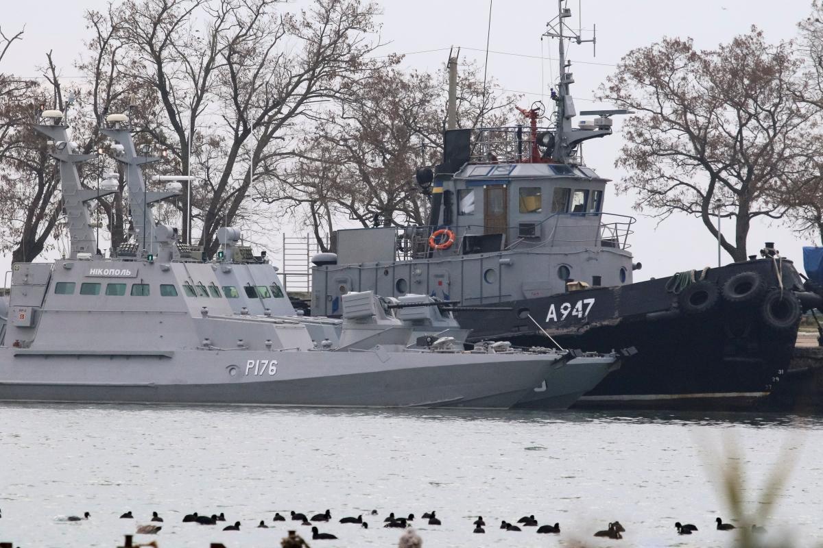 Фото кораблей ВМФ Украины в Керчи: соцсети удивила подозрительная деталь после боевого столкновения с РФ