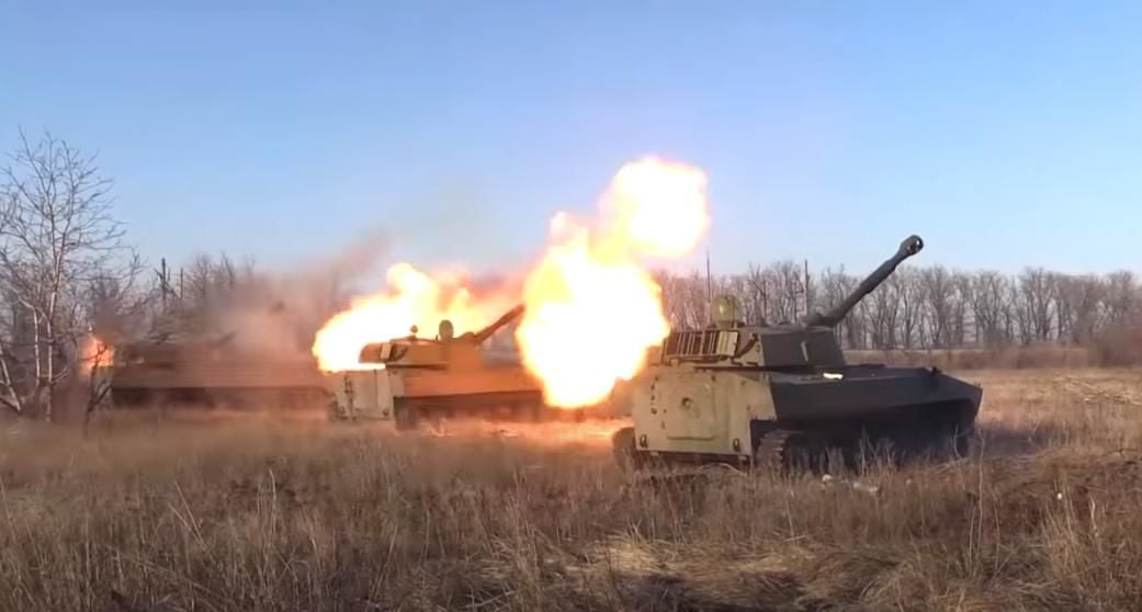 Донецк сотрясают мощные взрывы: артиллерия "ДНР" открыла огонь в районе аэропорта – соцсети