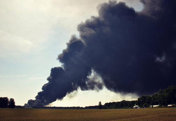 Эксклюзивное видео пожара с территории нефтебазы под Киевом