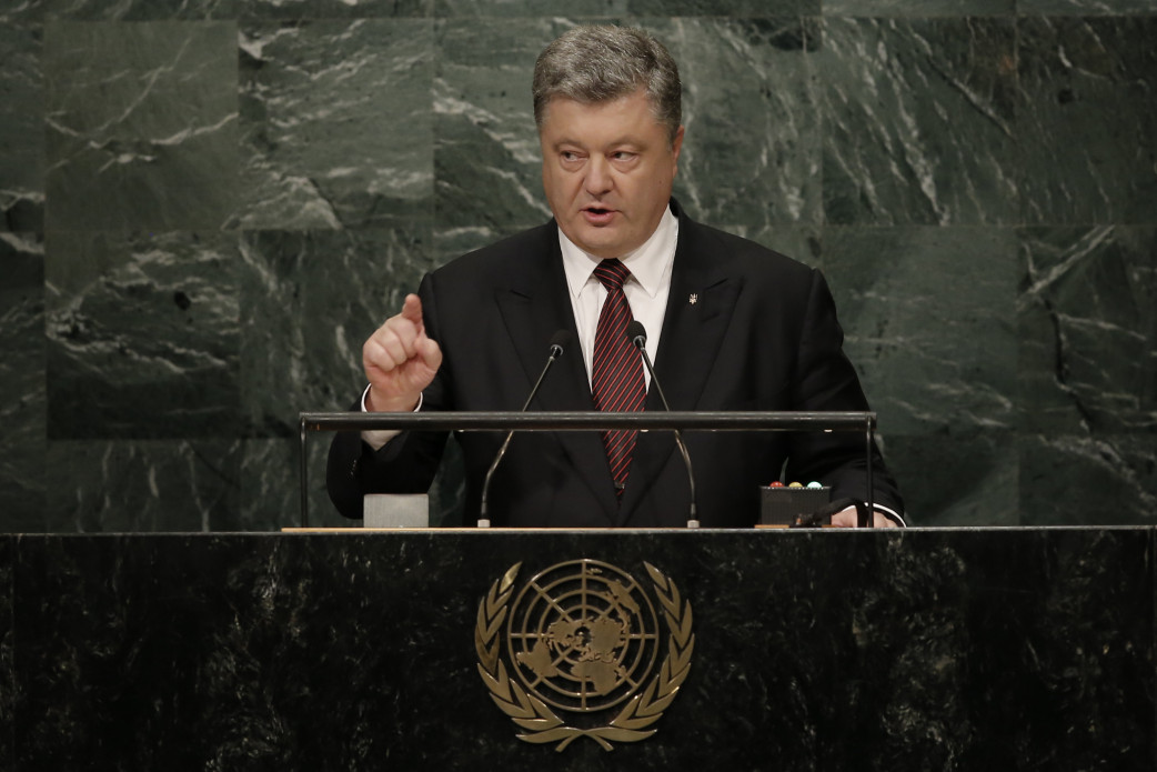 Мы должны придавить хвост России за гибридную войну: Порошенко в Генассамблеи ООН назвал методы гибридной войны, используемые Путиным