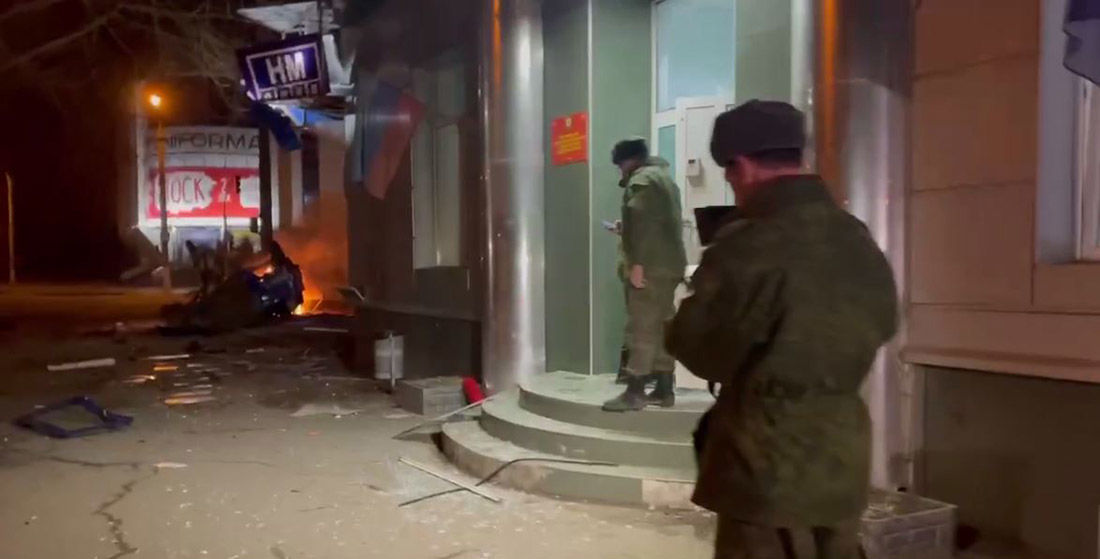 Росіяни підірвали машину "силовика" "ЛНР" у Луганську: є постраждалі