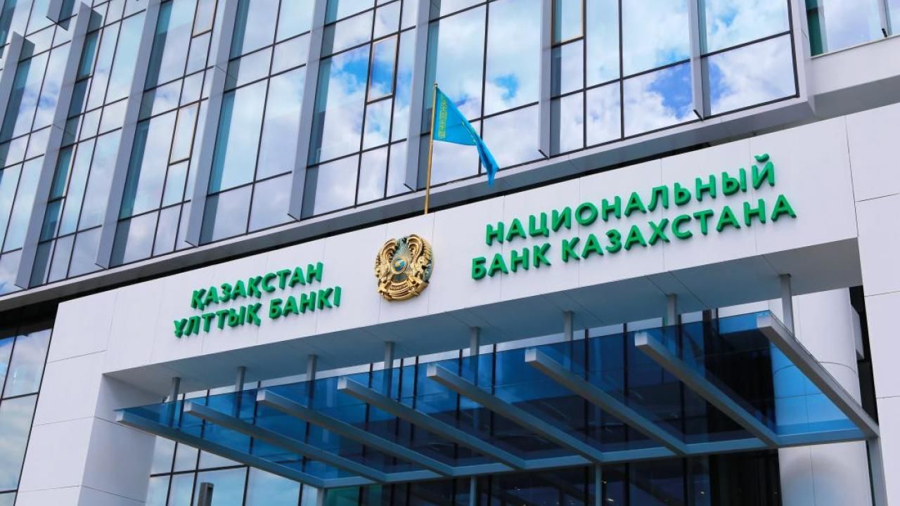 В Казахстане закрыли все банки: как это объясняют