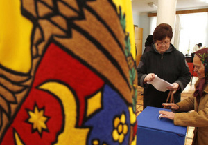 Наблюдатель: На выборах в Молдавии участвовали "клоны партий"