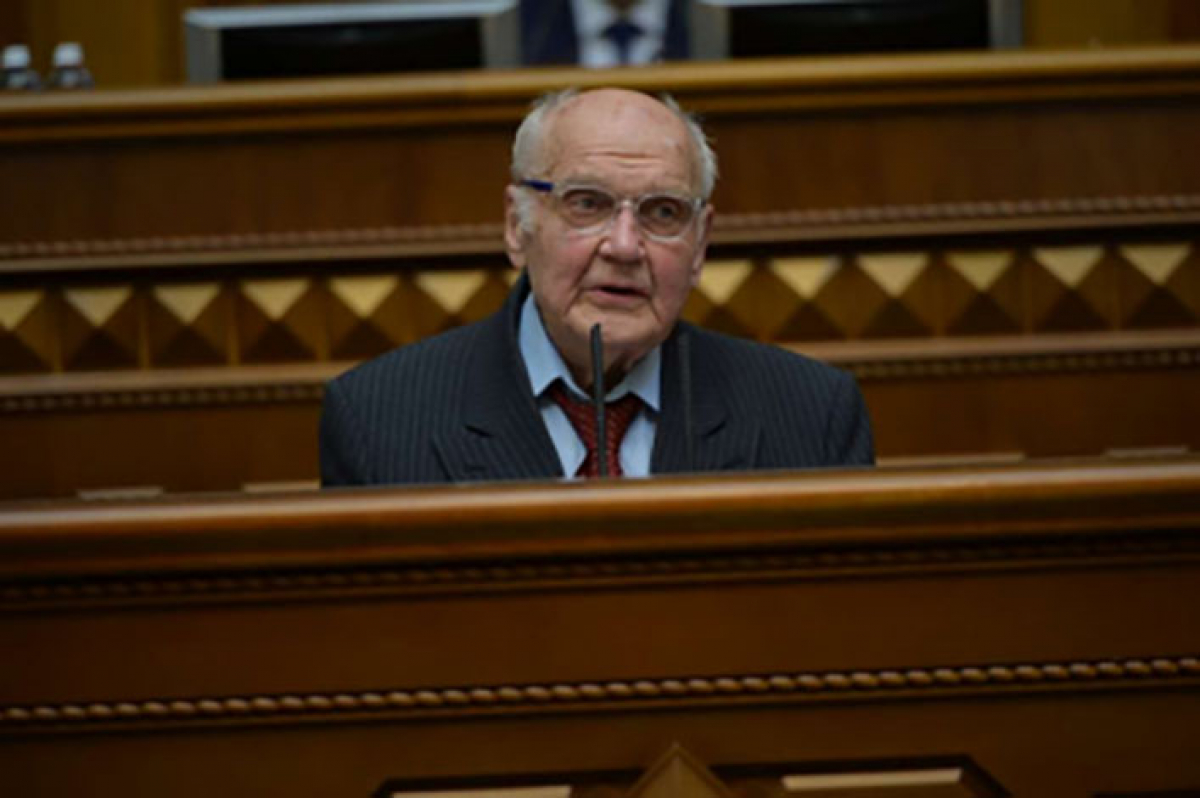 Старейший экс-депутат Рады Юхновский дал совет Зеленскому: "Не бойтесь воевать и сделайте Порошенко советником"