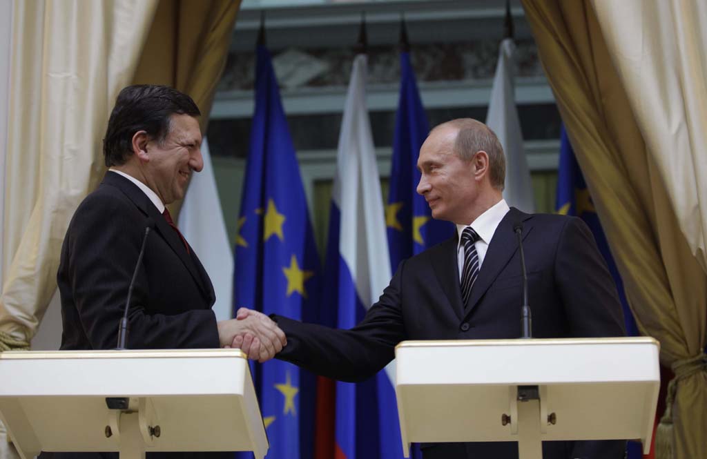 Путин и Баррозу заявили о необходимости "строгого соблюдения" перемирия в Донбассе