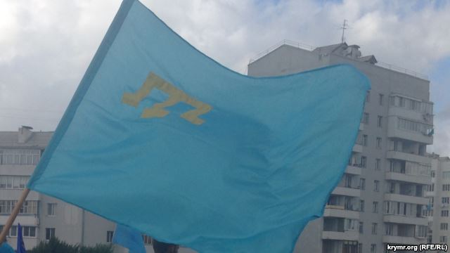 «Два флага - одна страна»: волонтеры сняли видеоролик ко Дню крымскотатарского флага