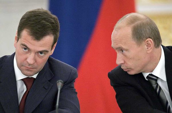Путин назвал "странным решением" мораторий Киева и поручил Медведеву выплатить Украине $3 млрд  
