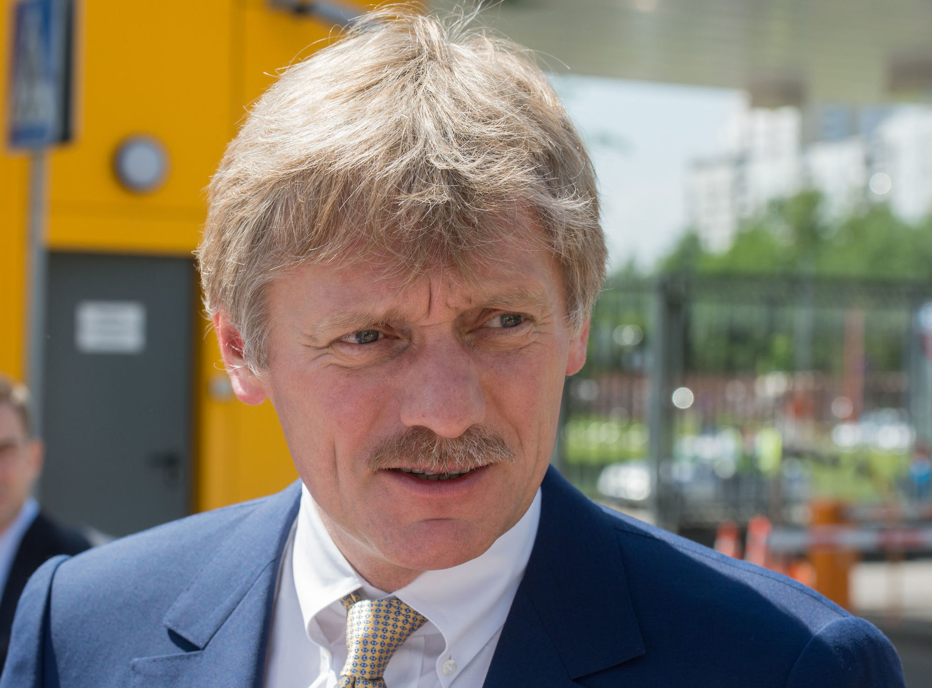 Россия традиционно отрицает свою вину: Песков заявил, что Кремль не причастен ко взлому базы данных Демократической партии США