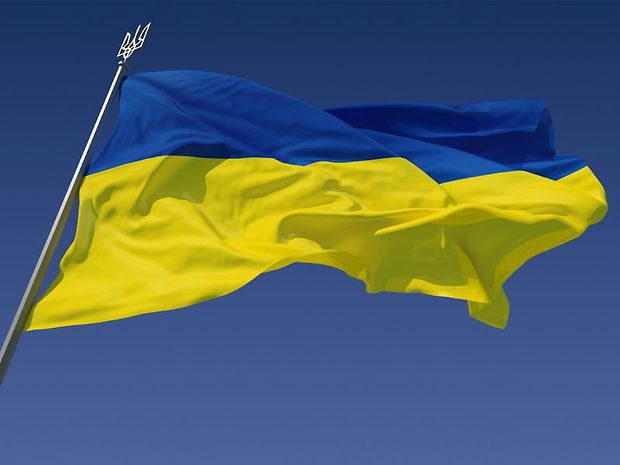 Пропаганда и школьники: в Краматорске подростки сорвали со школы украинский флаг и осквернили его