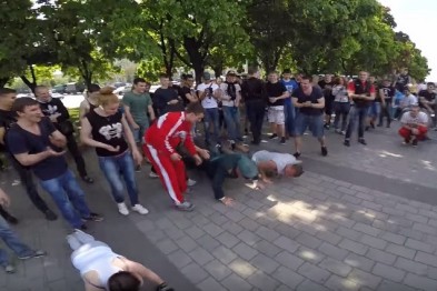 Ветеран из Днепропетровска "заткнул за пояс" молодежь во время спортивного флешмоба 