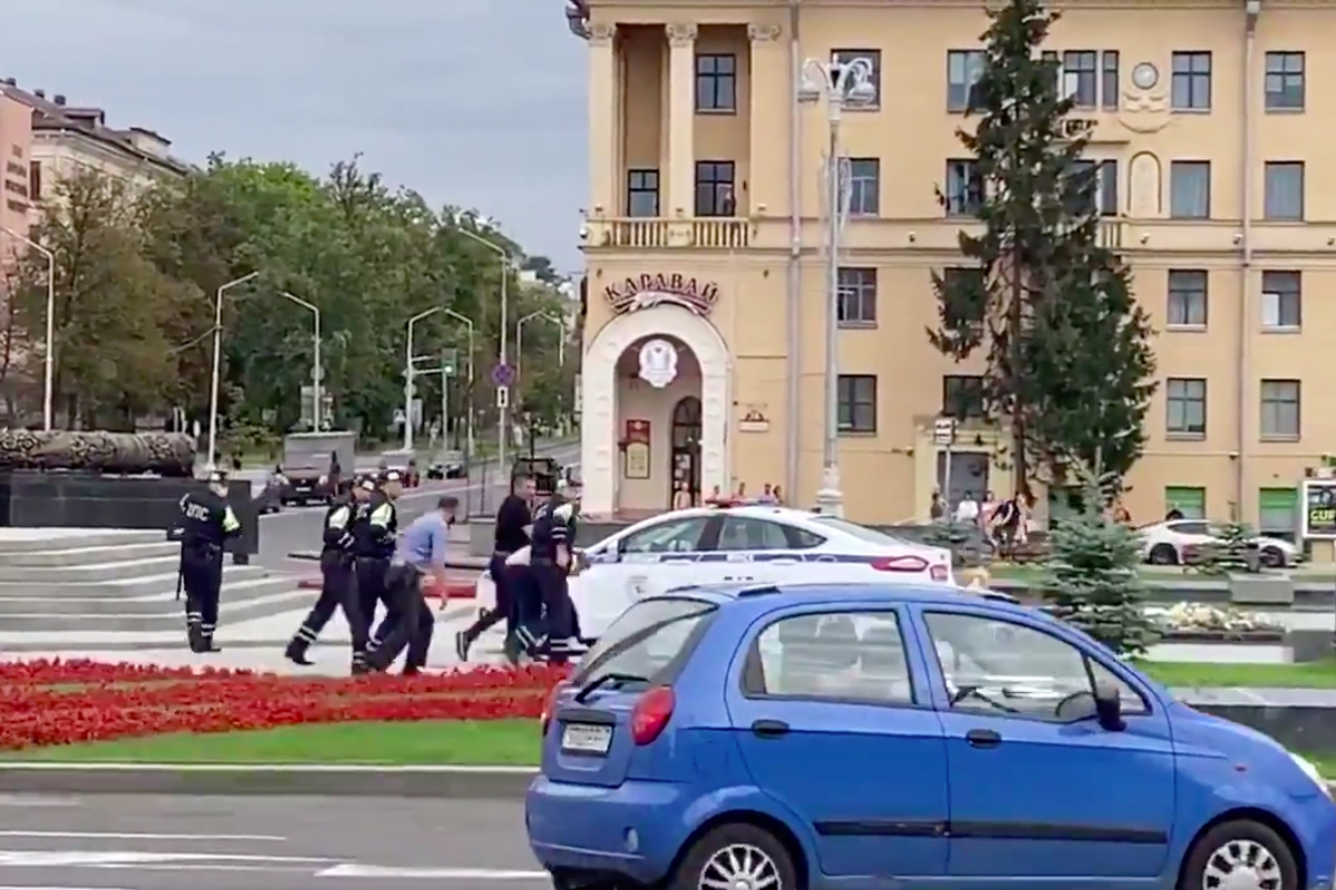 ​Волонтеры Украины Реуцкий и Васильев перед арестом в Минске сняли на видео поступок силовиков - их догнали