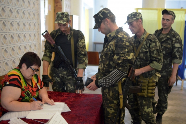 В Новоайдаре бойцы батальонов отказываются голосовать - не хотят предоставлять паспортные данные членам комисии