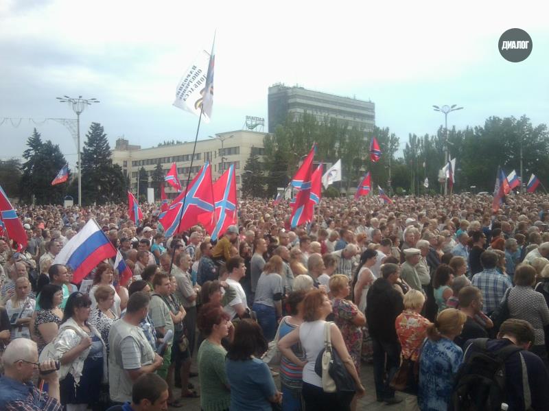 Как в Донецке проходит многотысячный митинг на площади Ленина