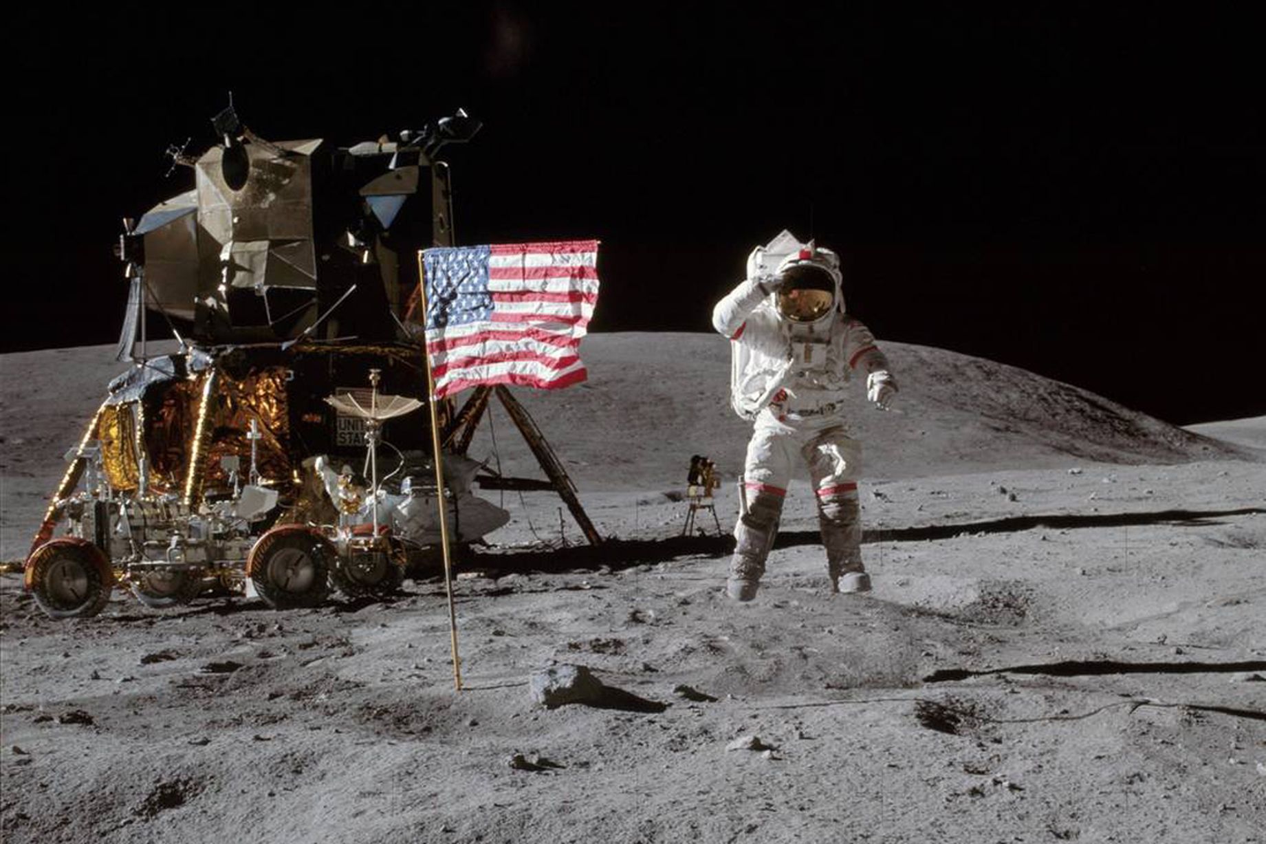 Во время миссии "Апполона - 17" NASA оставило на Луне космический портал – кадры