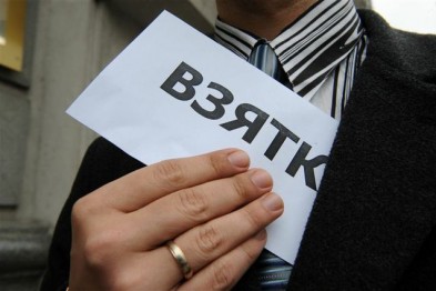 В Днепропетровске за взятку в 2,2 млн грн задержан налоговик 