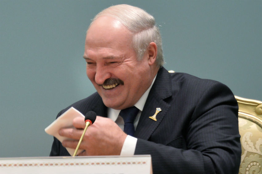 Лукашенко начал смеяться над Россией в присутствии Путина - инцидент попал на видео