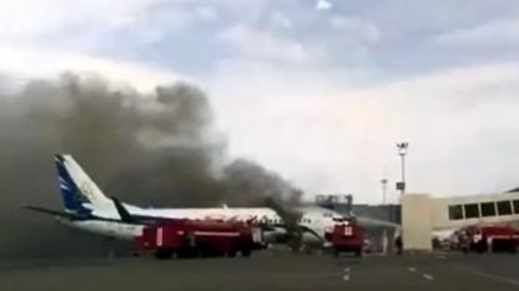 ​В аэропорту Казахстана перед вылетом сгорел пассажирский самолет