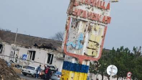 Вооруженная провокация боевиков "ЛНР": в Станице Луганской после обстрела сгорел жилой дом и повреждена райгосадминистрация