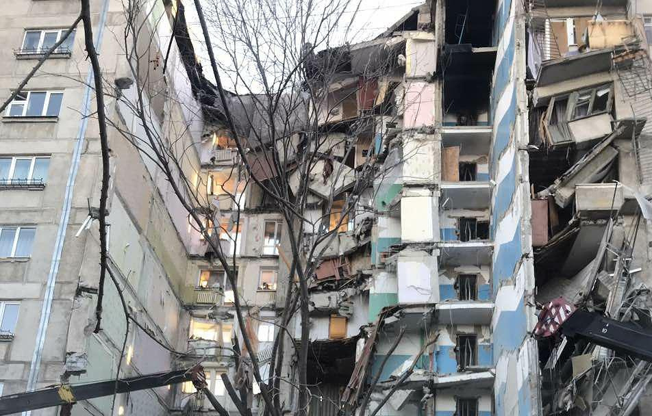Трое россиян погибли из-за мощного взрыва в многоэтажке в Магнитогорске: кадры трагедии и диких разрушений 