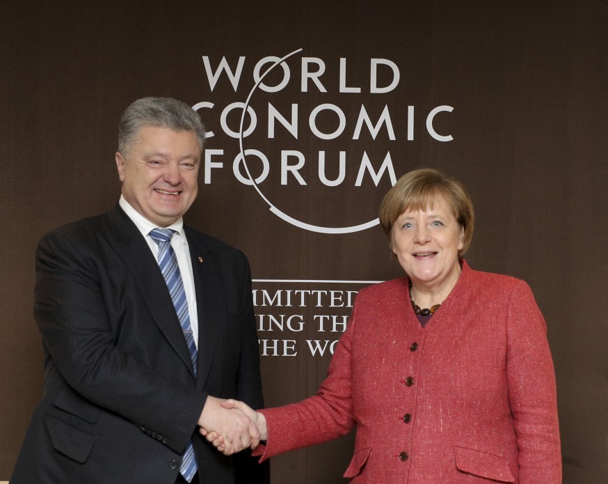 Петр Порошенко провел встречу с Ангелой Меркель на полях форума в Давосе