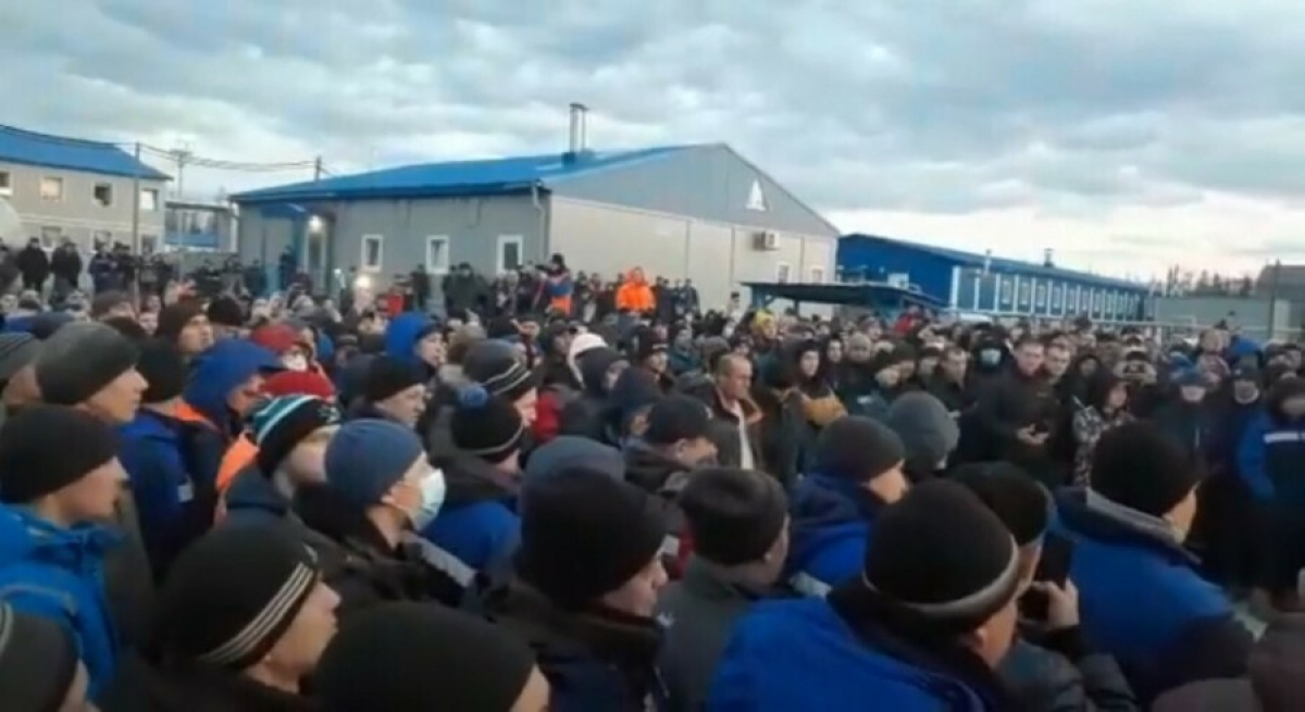 Бунт россиян на месторождении в Якутии: рабочие перекрыли трассу, поставки газа в Китай на грани срыва, видео