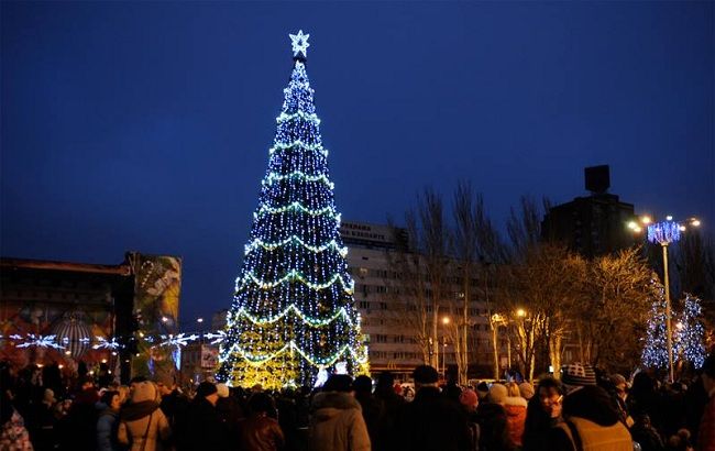 У Захарченко объявили жителям Донецка о приостановке выплаты зарплат и пенсий: причина поражает циничностью