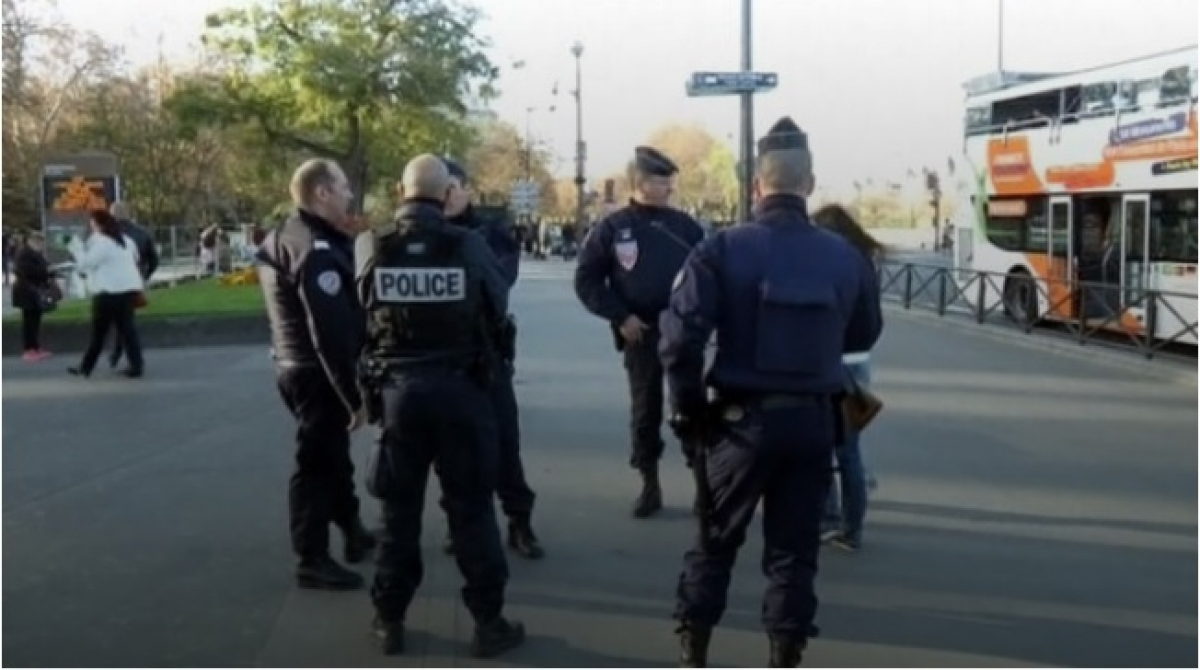 Под Парижем полиция вступила в бой с террористом, убившим гражданских лиц: детали трагедии