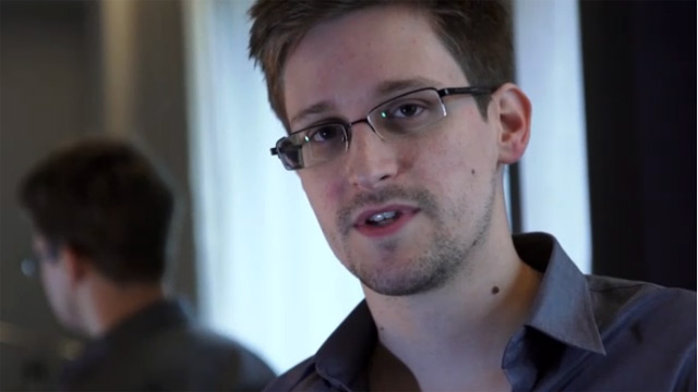Сноуден не пользуется IPhone из-за соображений безопасности