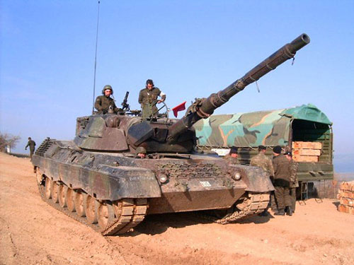 Официально: Турция из-за конфликта с Москвой стягивает к сирийской границе танки и бронетехнику